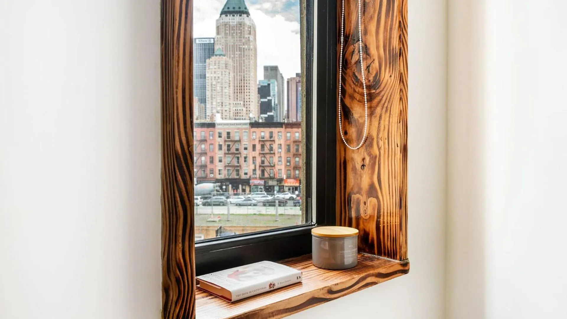 48-4Fe 2Br Prime Midtown West Daire New York ABD