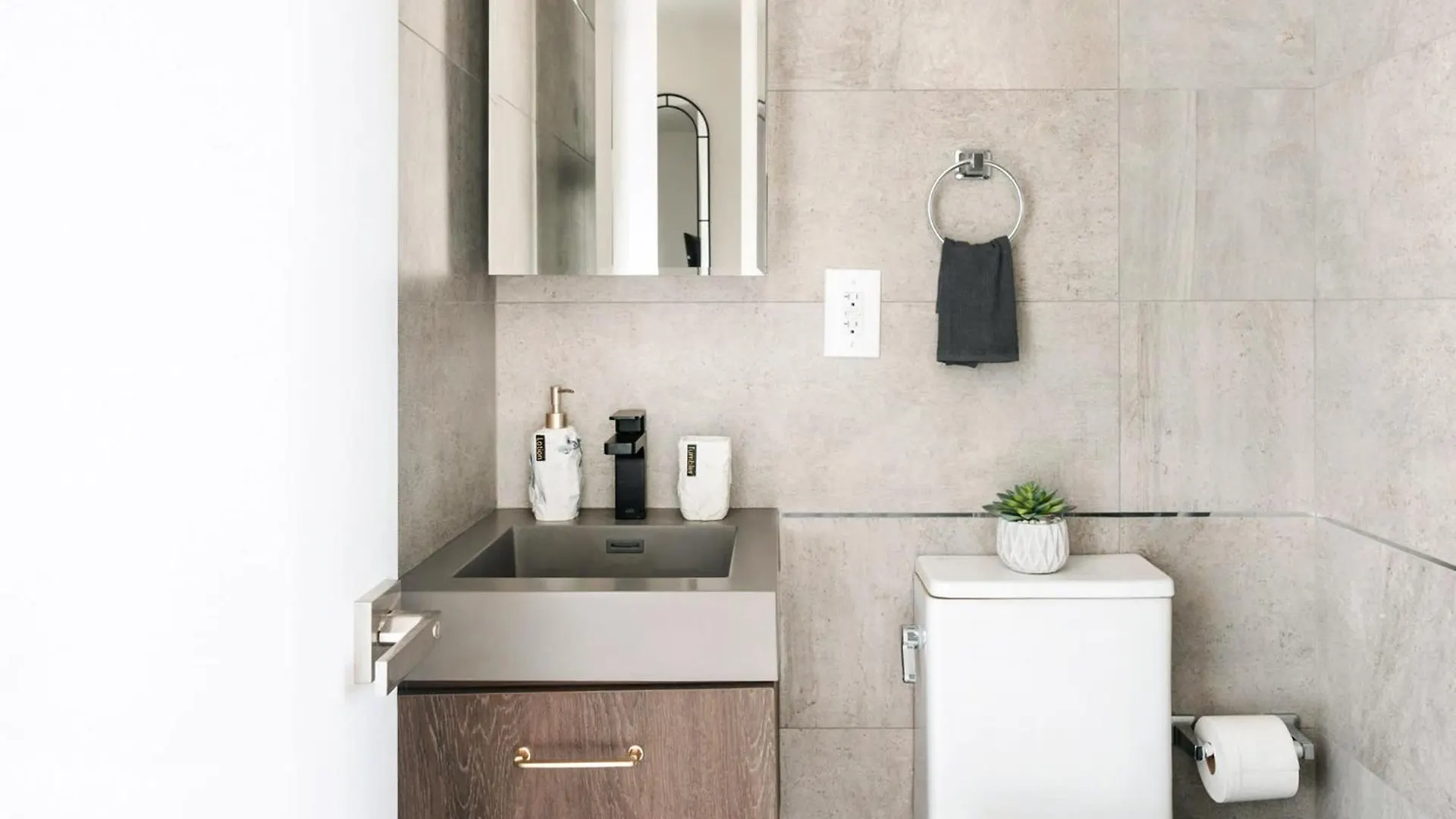 48-4Fe 2Br Prime Midtown West Apartman New York